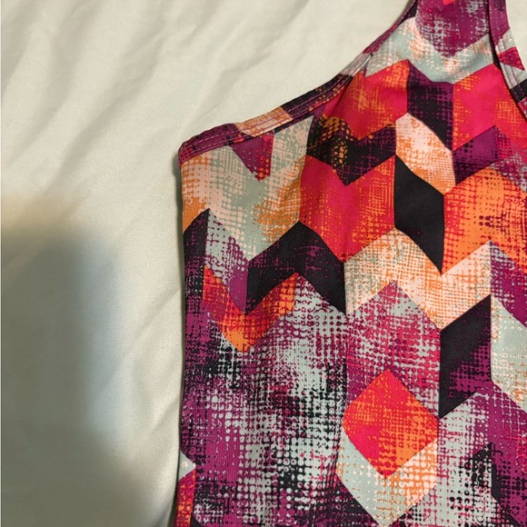 Geometric Patterned Racerback Tank Top - Picture 3 of 5